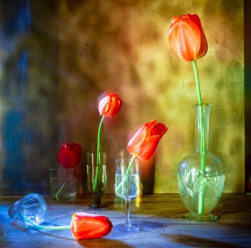 тюльпаны, натюрморт, абстракция, графин, фотонатюрморт photo preview