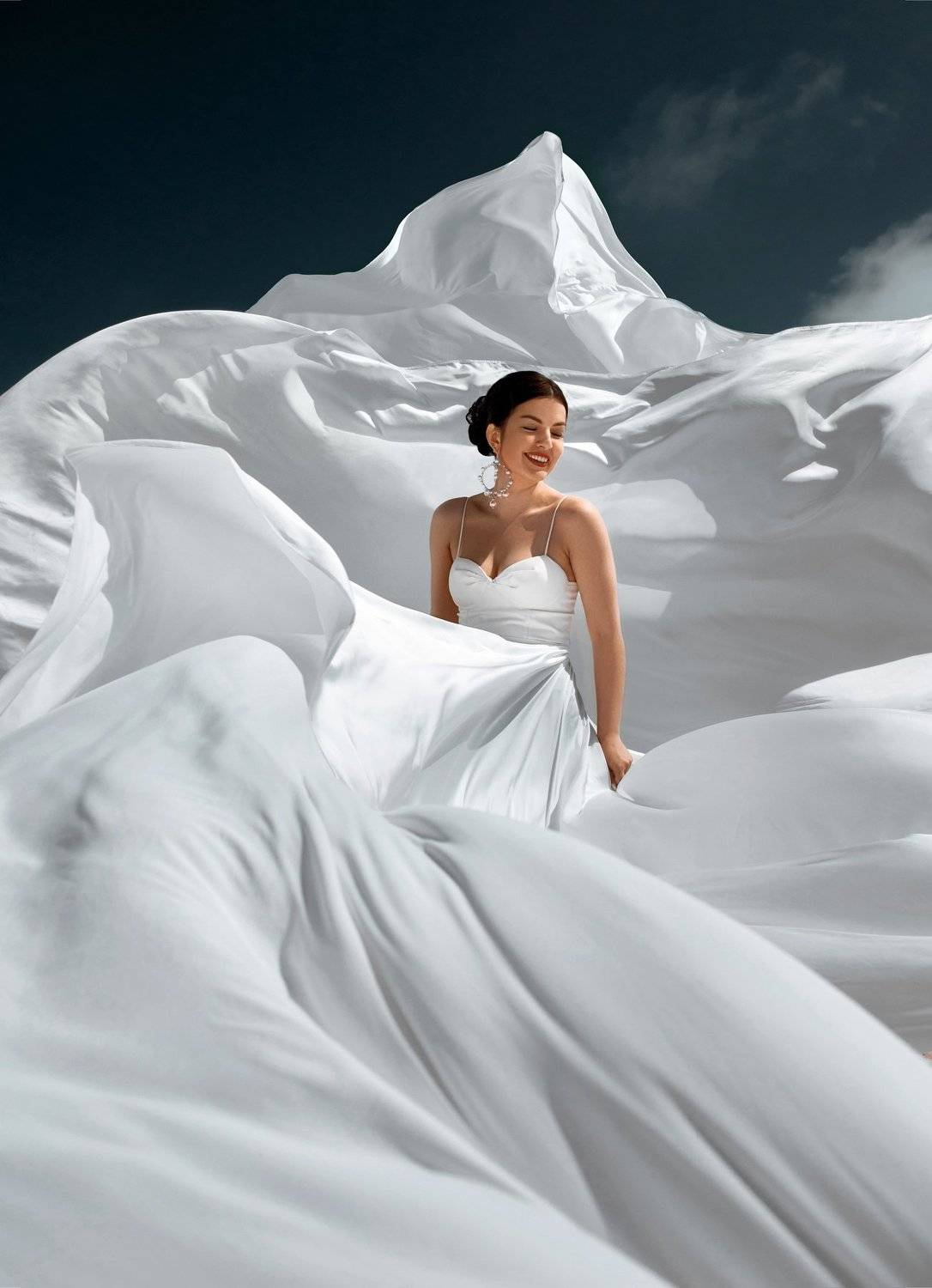 девушка, платье, свет, тень, шлейф, небо, портрет, Александр Жосан