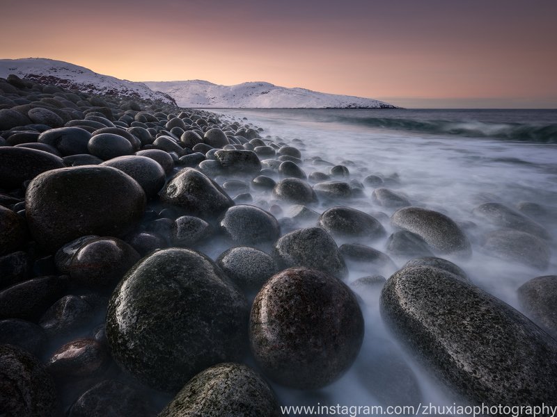 Огромный каменный пляжphoto preview