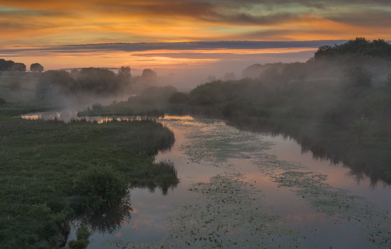 Утро в маеphoto preview