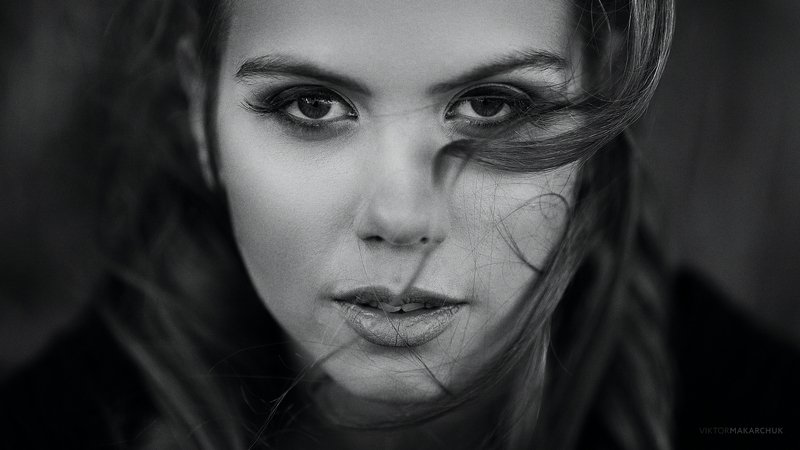 portrait,face,mood,look,eyes,model,girl,black and white photo preview
