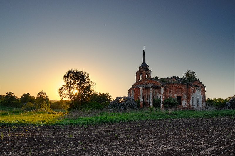церковь, закат, рассвет, солнце, поле, дорога Нутренка на закате 2photo preview