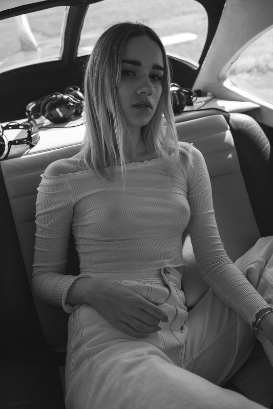 девушка, чб, портрет Алинаphoto preview