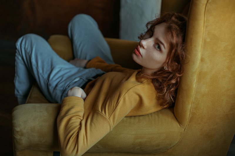 portrait, портрет, girl, indoor, yellow, studio, девушка, молодость, ламповый, retouch, ретушь, цвет, lamp, lazy, blues Mariahnphoto preview