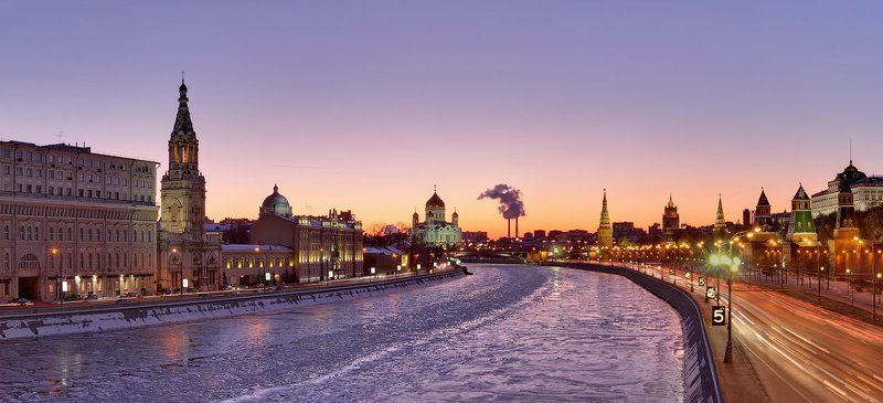 кремль, храм христа спасителя, москва, закат зимний вечерphoto preview