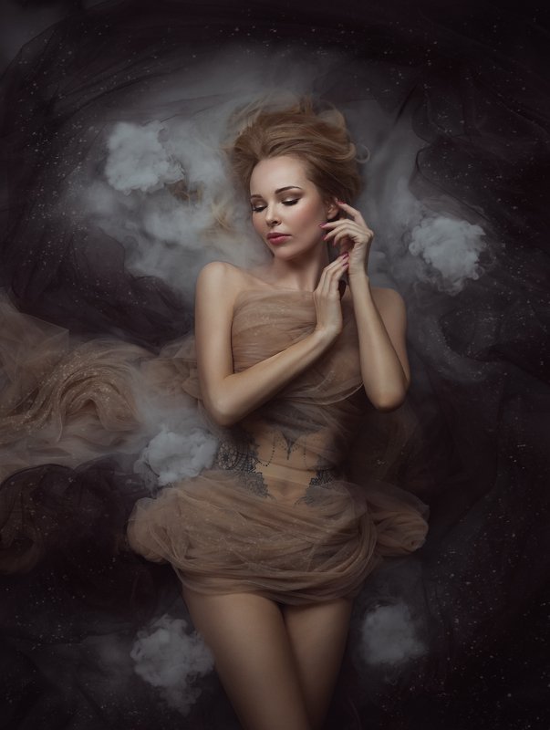 женщина сухой лед арт Ритаphoto preview