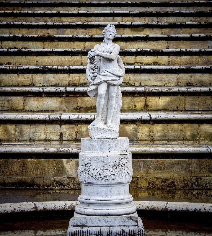 петергоф, петродворец, женщина, скульптура, скульптуры, фонтан каменная деваphoto preview