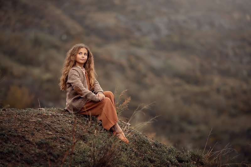 горы туман девочка ***photo preview