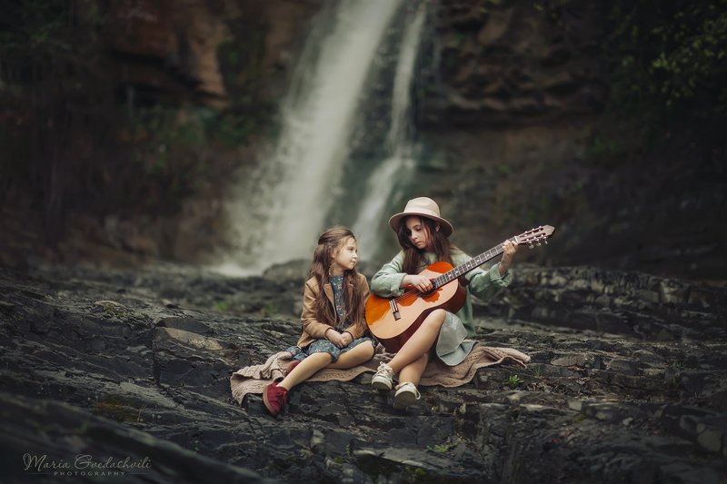 Sistersphoto preview