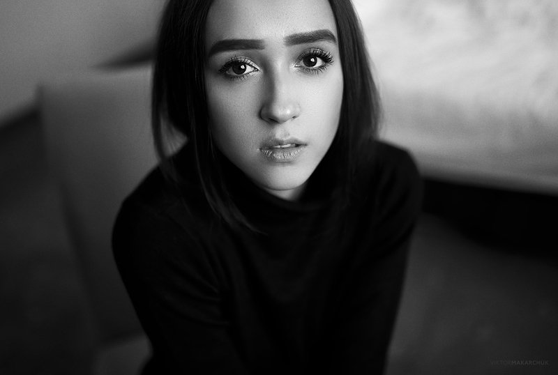 portrait,face,nood,look,eyes,model,woman,indoor,hotel * * *photo preview