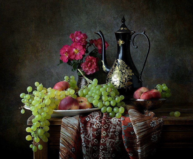 натюрморт, розы, виноград, кувшин, фрукты с виноградомphoto preview