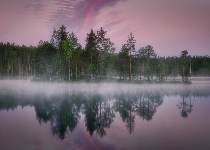 Туманное утро на озере в Карелииphoto preview