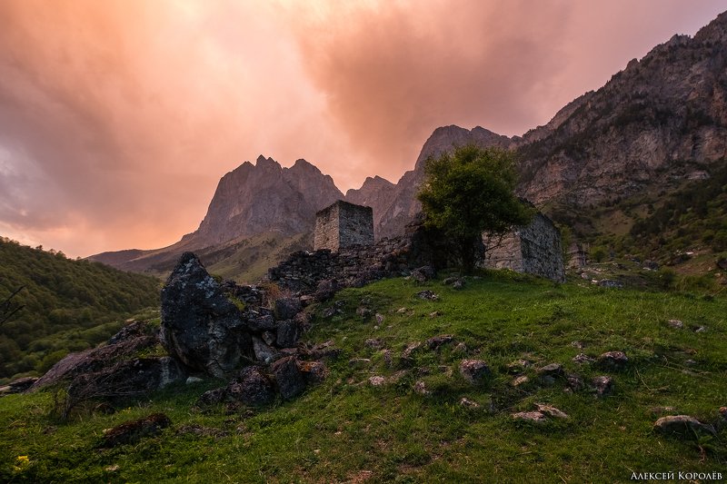 россия, кавказ, ингушетия, закат, горы, природа, пейзаж, руины, весна, russia, caucasus, ingushetia, sunset, mountains, nature, landscape, ruins, spring Руины башенного комплекса Келиphoto preview