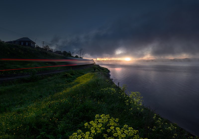 Пермский край, рассвет, поезд, туман, лето, деревня, облака ***photo preview