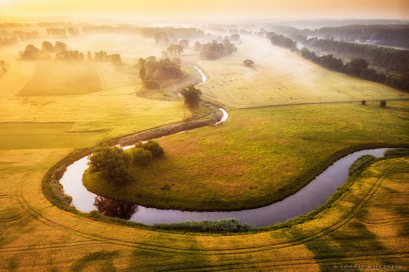 fields, drone, dji, air, poland, polish, landscape, sunrise, sunset, colours, spring, awesome, amazing, adventure, travel, beautiful, morning, river, fog, mist Meandering riverphoto preview