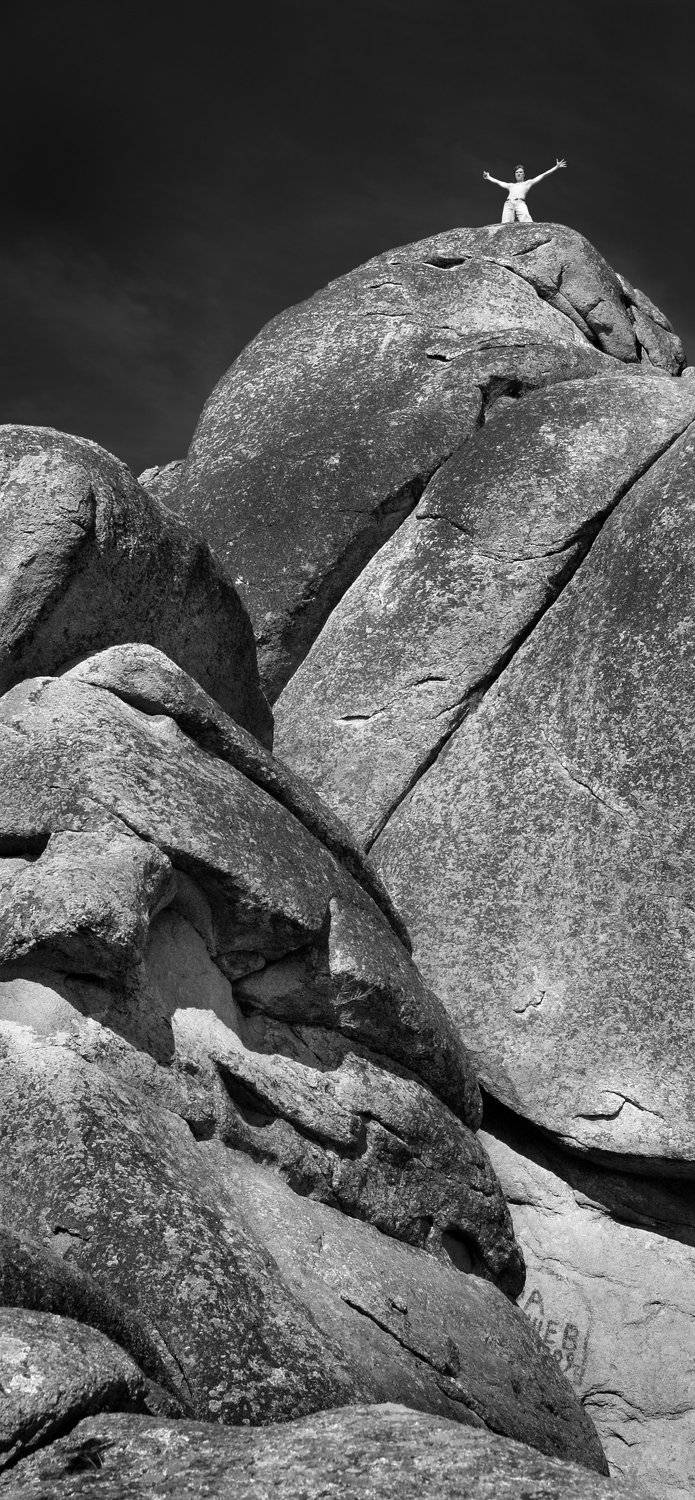 пейзаж, природа, заповедник, камни, скалы, горы, высота, вершина, высь, чб, черно-белое, трещины, альпинизм, скалолаз, красноярск, столбы, Дмитрий Антипов