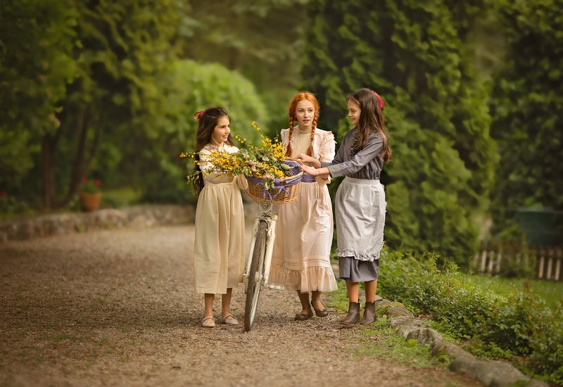 Ann with her friendsphoto preview