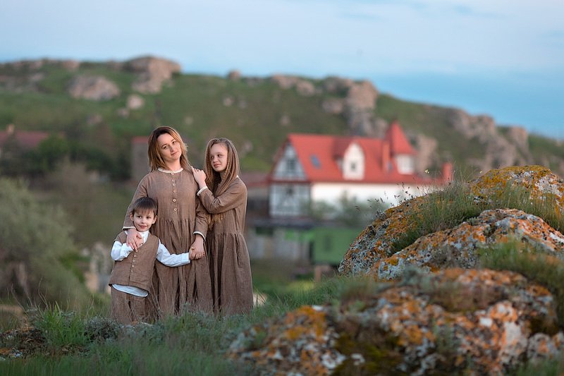 фотопрогулка, семейная фотосессия, весна, май, дети, мама, семейная фотосессия, брат, сестра, любовь, детский и семейный фотограф, фотосессия, радость, детское фото, семья на фото, сирень, весна, закат, вечер, восторг Мама и детиphoto preview