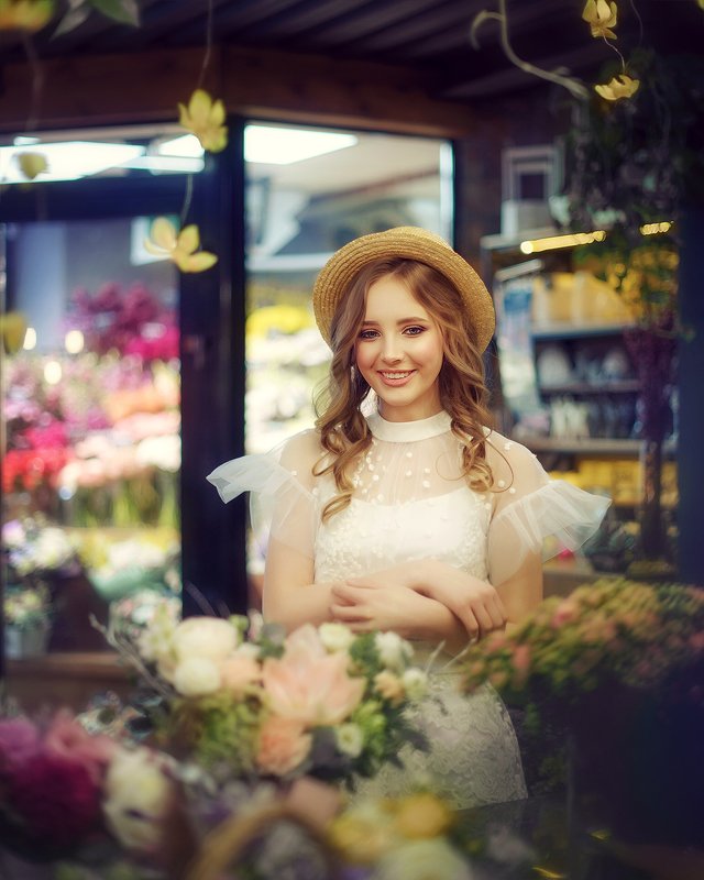 girl, woman, summer, portrait, flowers, dress, hat, девушка, лето, цветы, цветочный магазин, шляпа, белое платье, улыбка, радость photo preview