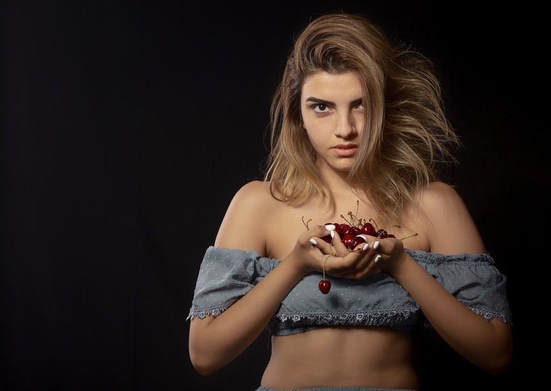 Первая черешняphoto preview