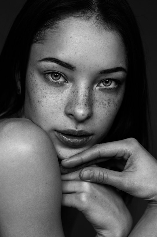 девушка, веснушки, портрет, черно_белое, , модель, гламур, black&white, girl, popular, art, model, woman, beautiful, studio, freckles Лизаphoto preview