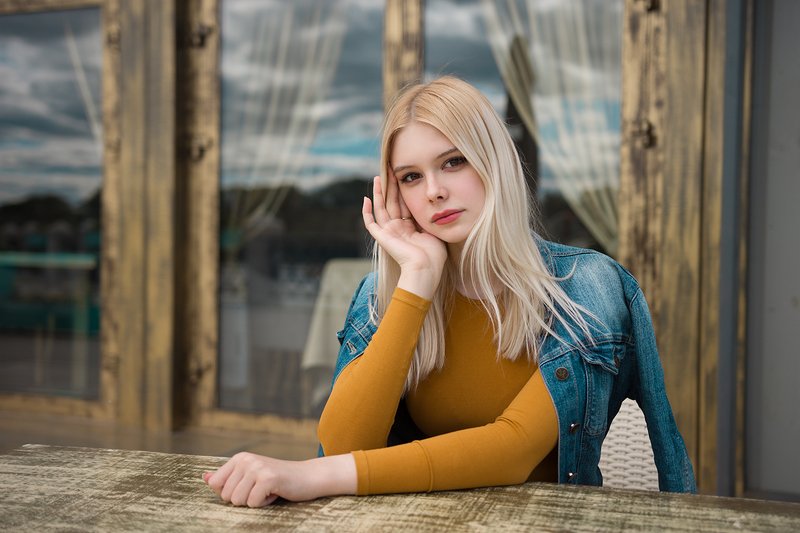 модель портрет фотограф девушка  Кафе на берегуphoto preview