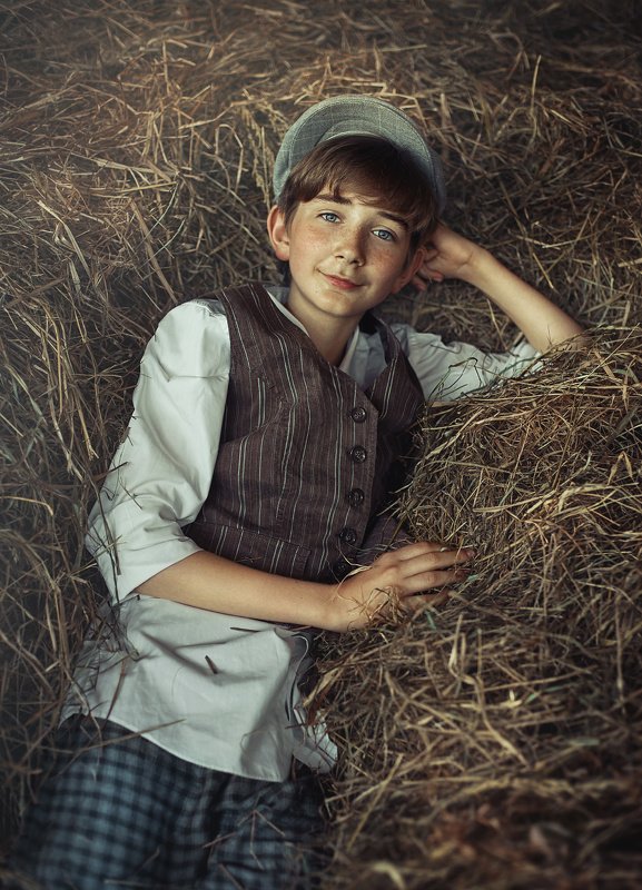 детство, детский портрет, лето, мальчик, настроение, сеновал, улыбка, взгляд Том Сойерphoto preview