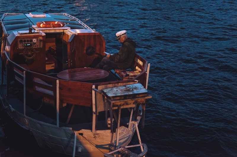 корабль, лодка, вода, город, ночь Образ жизниphoto preview