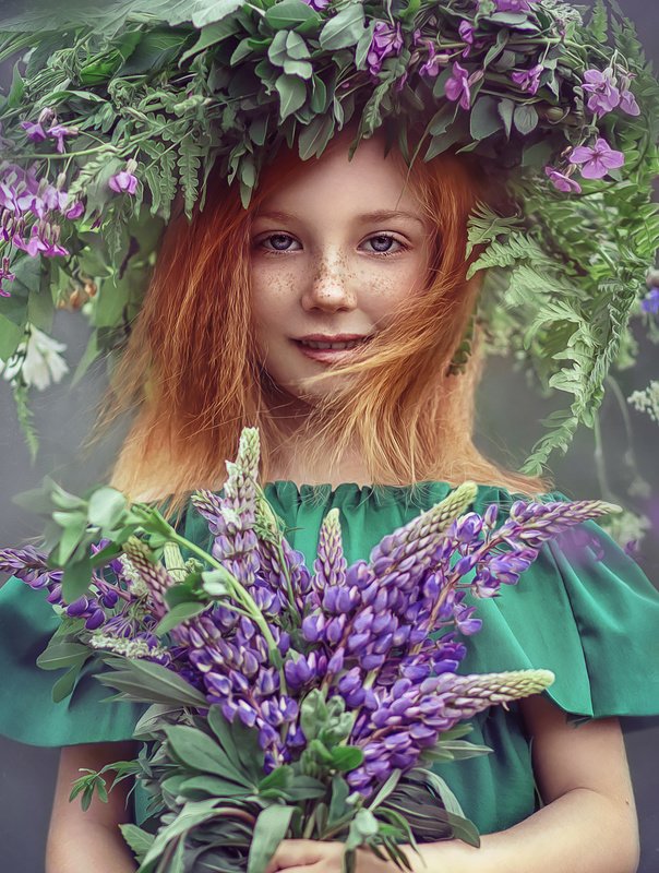 детство, детский портрет, лето, девочка, настроение, венок, люпины, рыжая Василисаphoto preview