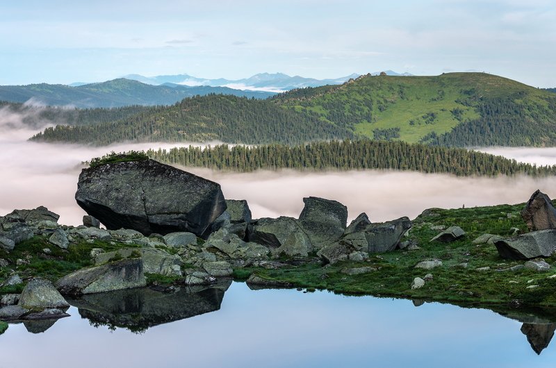 горы, сибирь, саяны, западный саян, ергаки, озеро, туман, скала, ник васильев,  Между двух стихий.photo preview