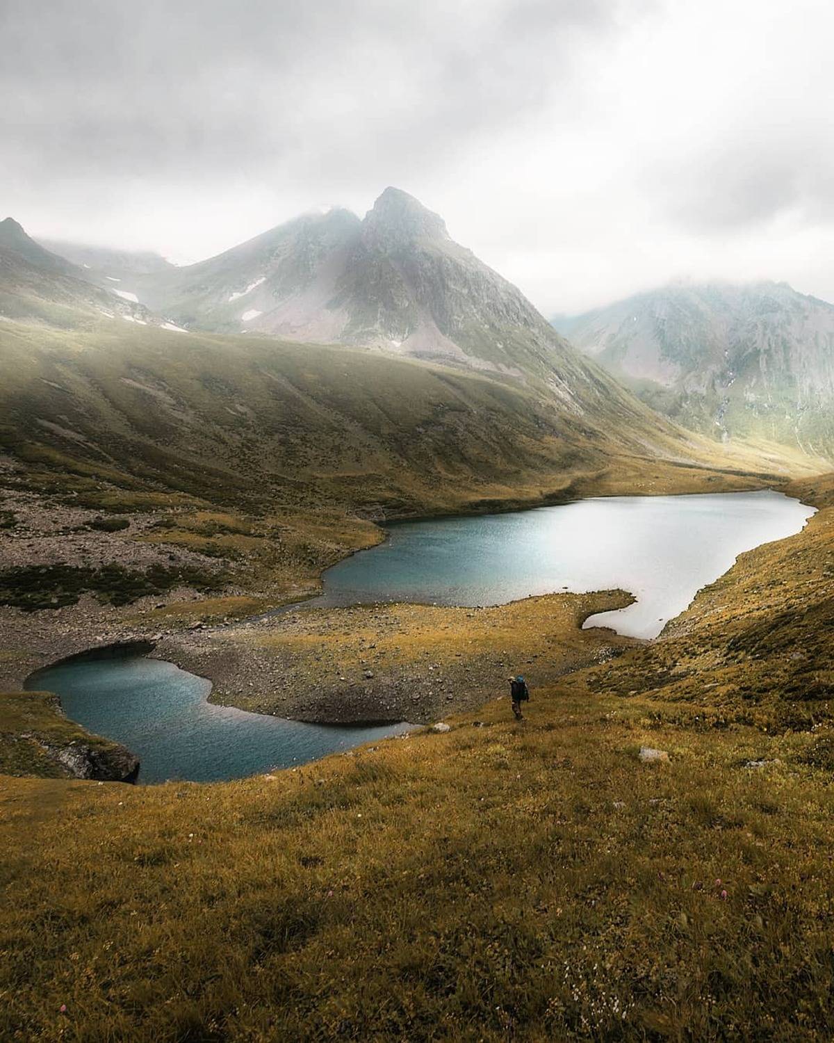 Между.... Автор: Сергей Лукашенко , Сергей Лукашенко