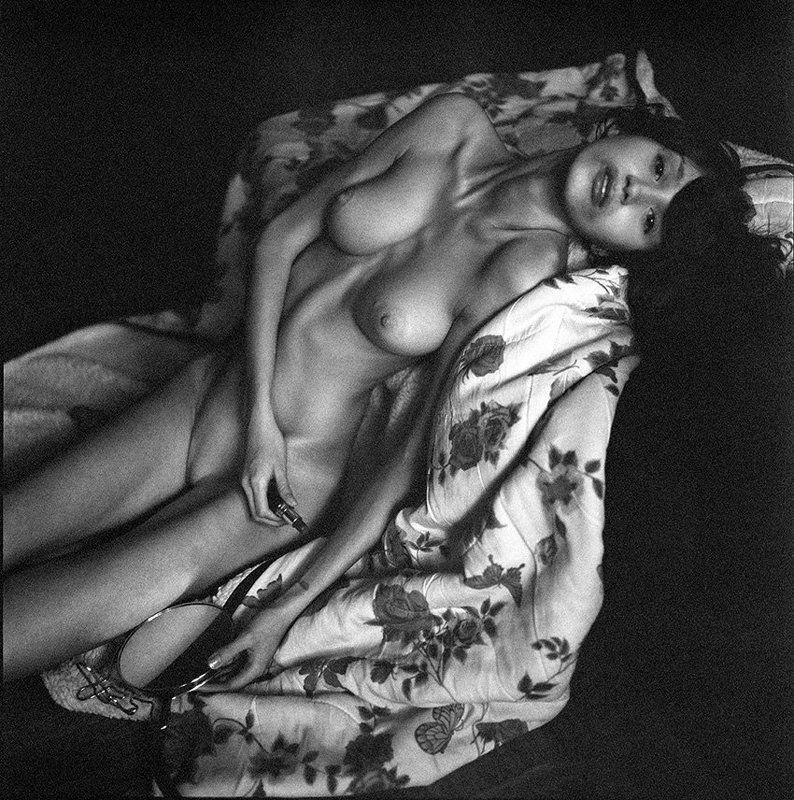 у края стоял, глядя на красный след...photo preview