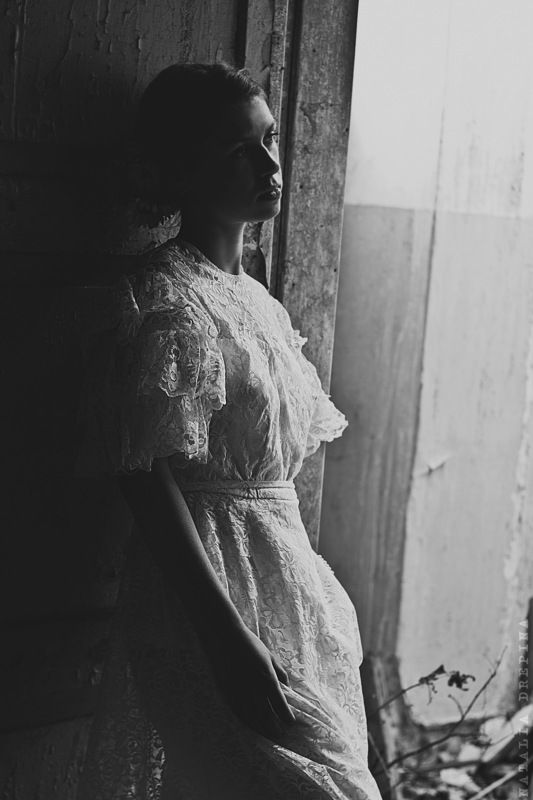 bride, waiting, farewell, road, lonely, black and white, melancholy, lace, abandoned Solitudephoto preview