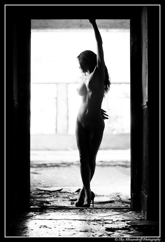 nude, black, white, strobist, canon Body Linephoto preview