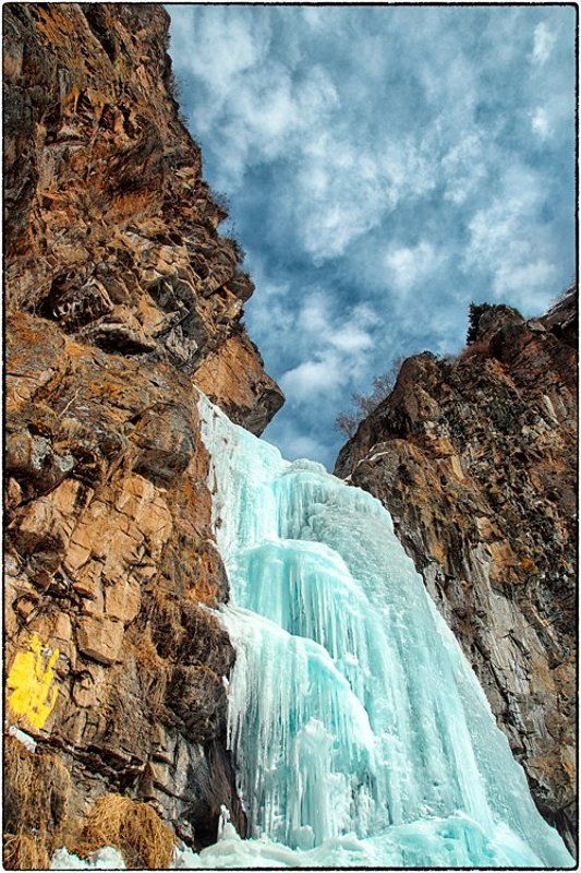 Скалы Бутаковского водопада : последние дни спячки.photo preview