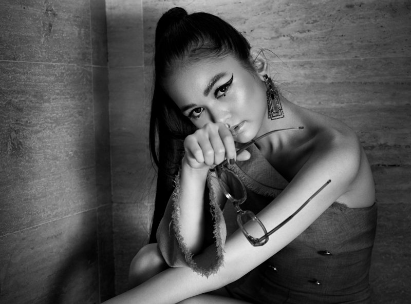 beauty, beauty photographer, model, headshot, closeup, makeup, long hair, eyes, facial, photographer, photography, outdoor, natural light Nuraiphoto preview