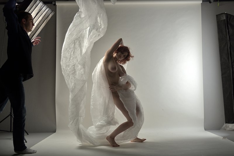 девушка Молодой человек, ткань и девушкаphoto preview