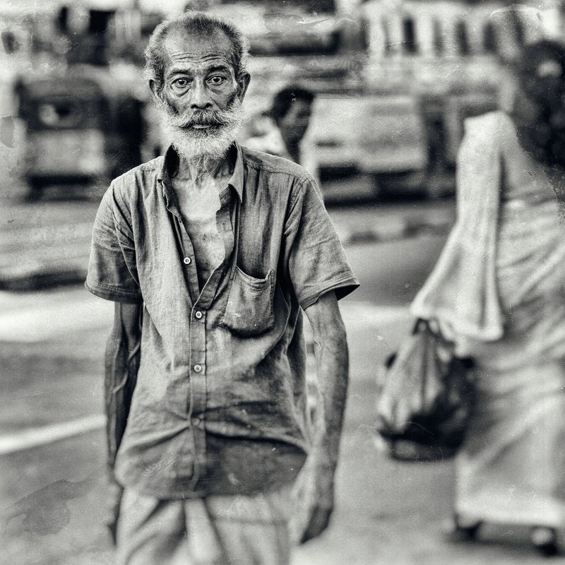 шри-ланка, матара, прохожий, взгляд, усы. Прохожий.photo preview