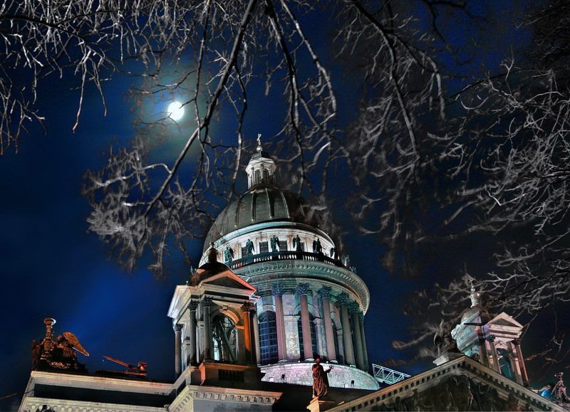 санкт-петербург, питер, россия Ночной Исакий под сияющей лунойphoto preview