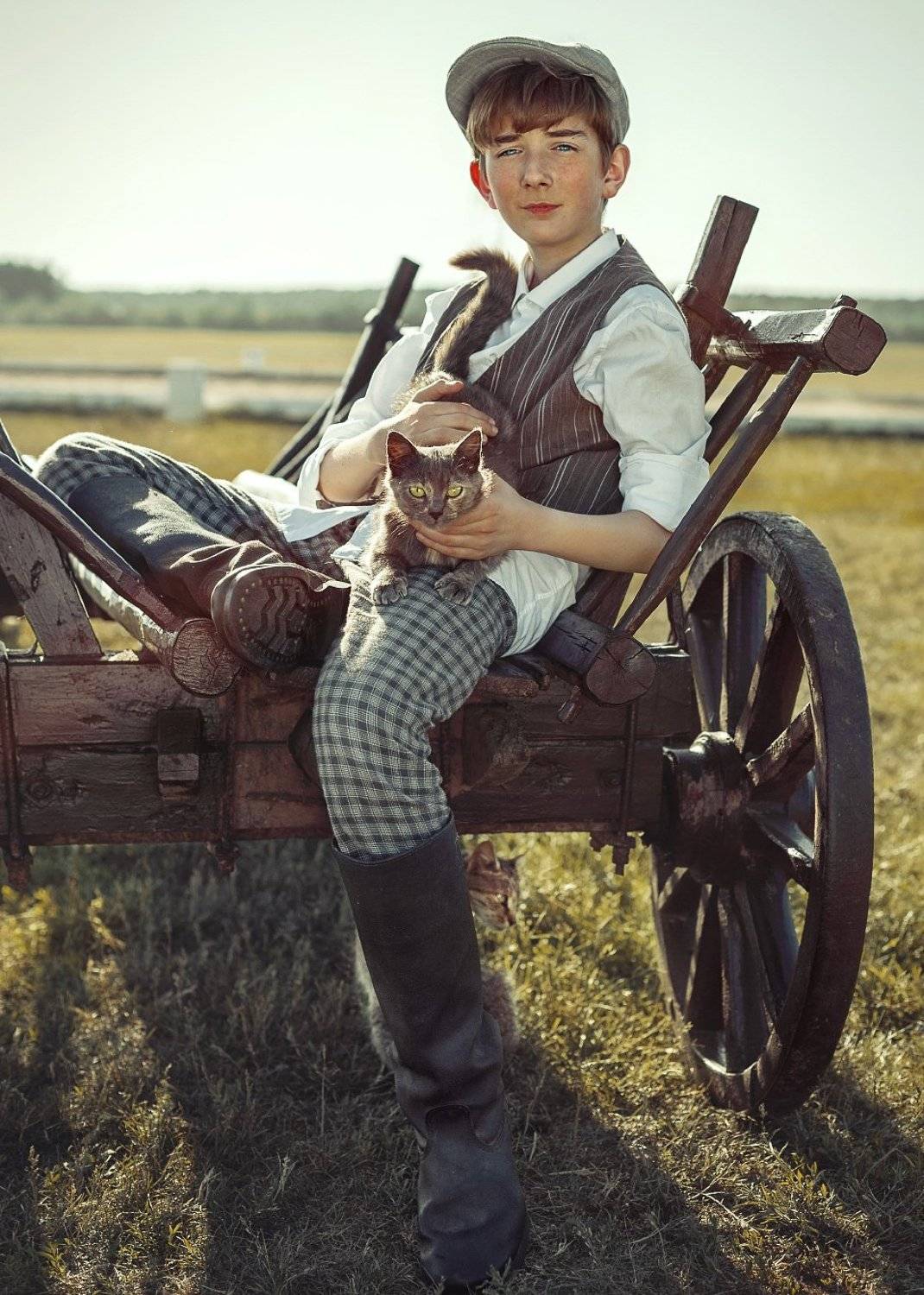 детство, детский портрет, лето, мальчик, веснушки, кот, телега, деревня, Наталья Прядко