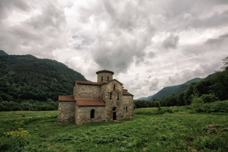 горы, кавказ, храм, церковь Зеленчукский храм, Х векphoto preview