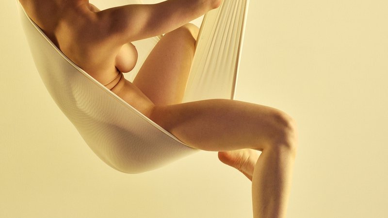 девушка Девушка в гамакеphoto preview