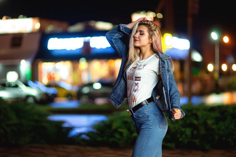 На улицах ночного города.photo preview