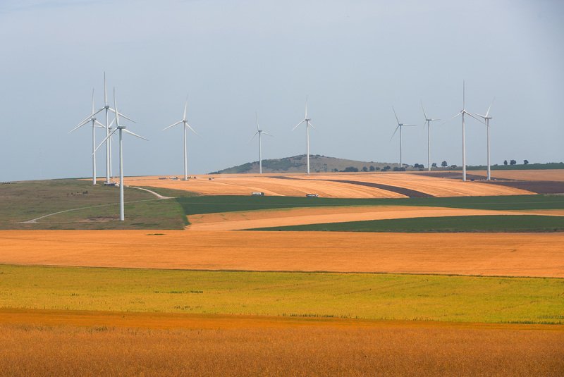 ветряки, ветрогенераторы, поле, пейзаж Один против всехphoto preview