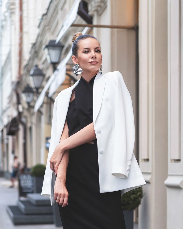 модель, гламур, сережки, леди, Черное и белоеphoto preview