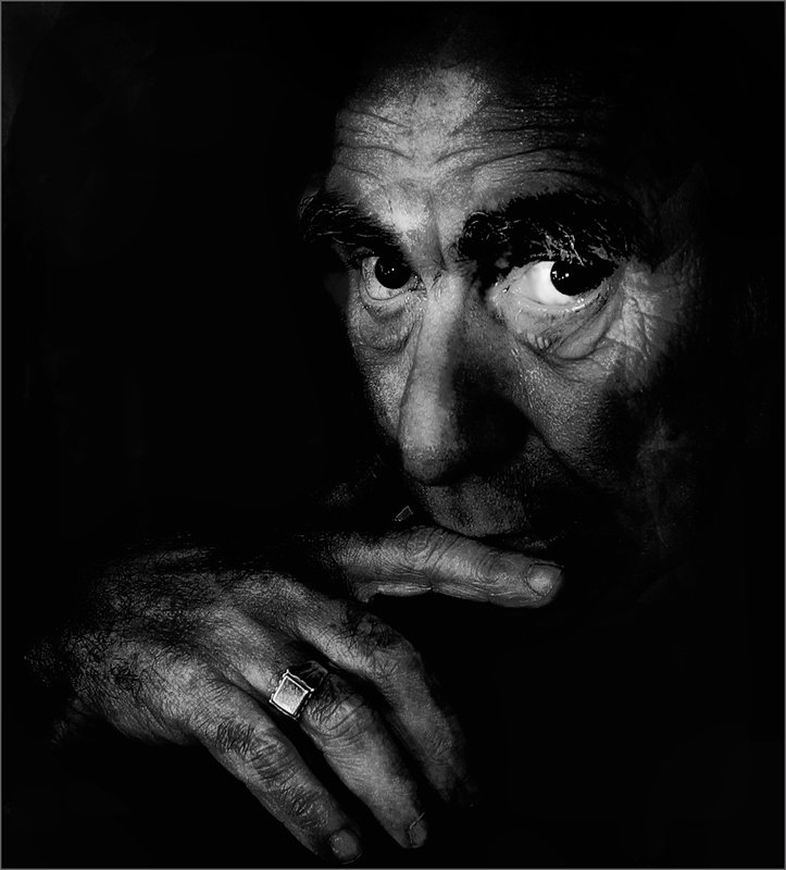 Добрый демонphoto preview