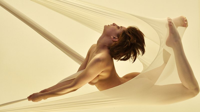 девушка Девушка в гамакеphoto preview