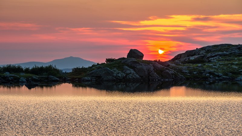 горы, россия, сибирь, саяны, западный саян, ергаки, путешествие, поход, приключения, ник васильев, озеро сказка, озеро, закат, вечер, солнце Солнечный взгляд.photo preview