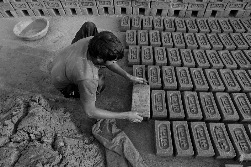 #India #People #Monochrome # Hardwork #Canon Brick Makerphoto preview