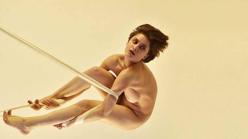 девушка Девушка в воздухеphoto preview